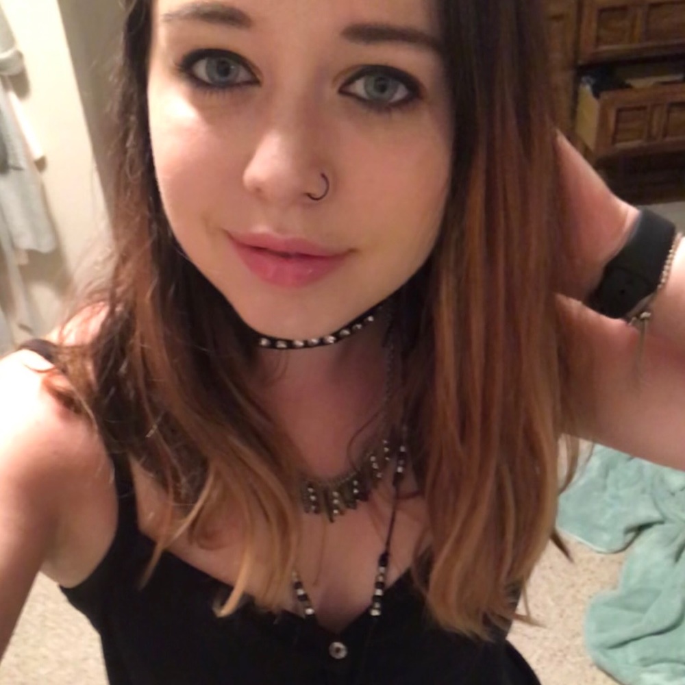 Meet your Posher, Alexis